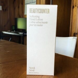 New Beautycounter Softening Hand Lotion - Cream and Gold